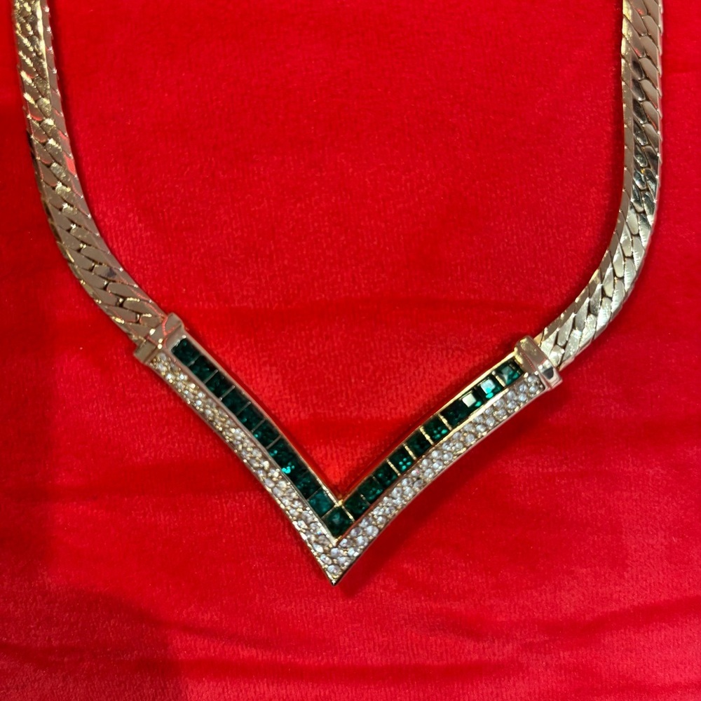 VINTAGE CD CHRISTIAN DIOR V SHAPE CLEAR RHINESTONE NECKLACE - Picture 3 of 4